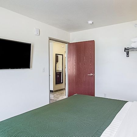 Cobblestone Inn & Suites - Guernsey Bagian luar foto