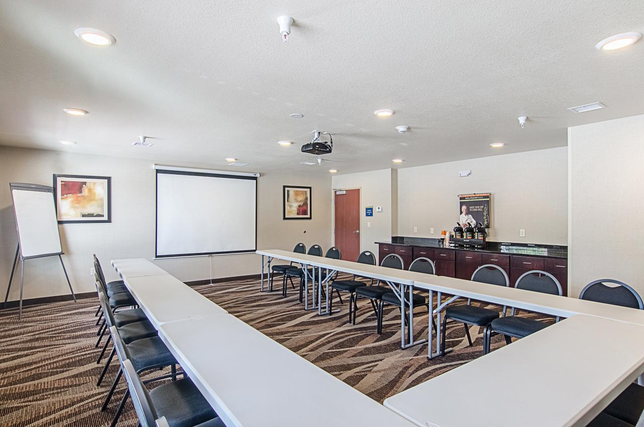 Cobblestone Inn & Suites - Guernsey Bagian luar foto