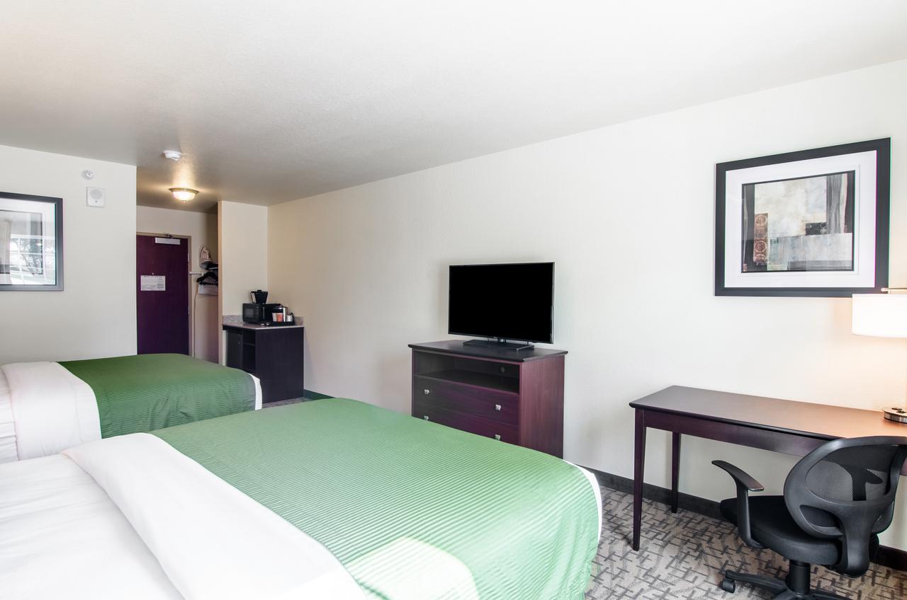 Cobblestone Inn & Suites - Guernsey Bagian luar foto