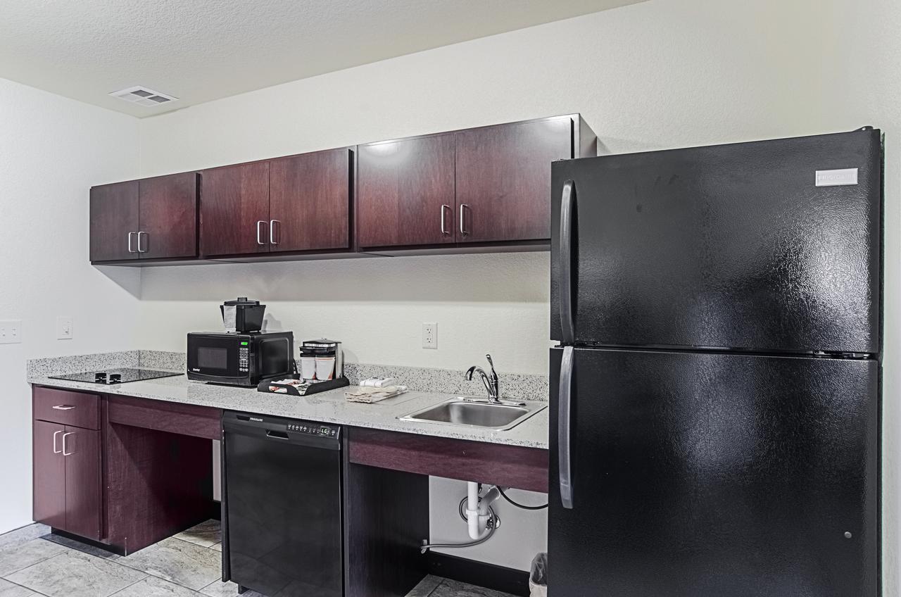 Cobblestone Inn & Suites - Guernsey Bagian luar foto