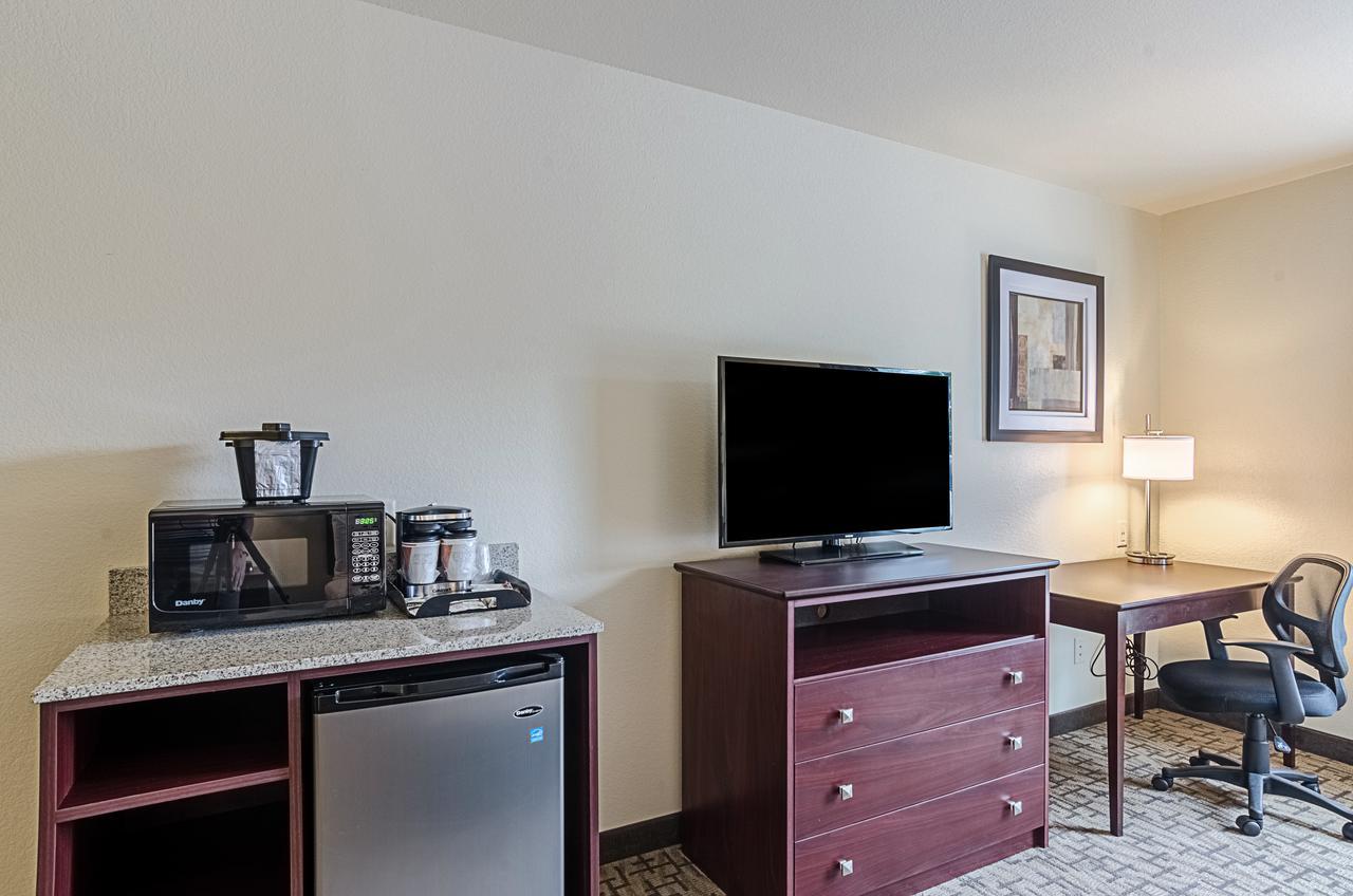 Cobblestone Inn & Suites - Guernsey Bagian luar foto