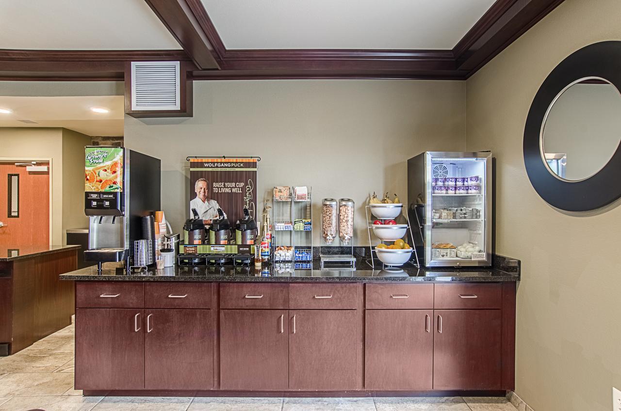 Cobblestone Inn & Suites - Guernsey Bagian luar foto