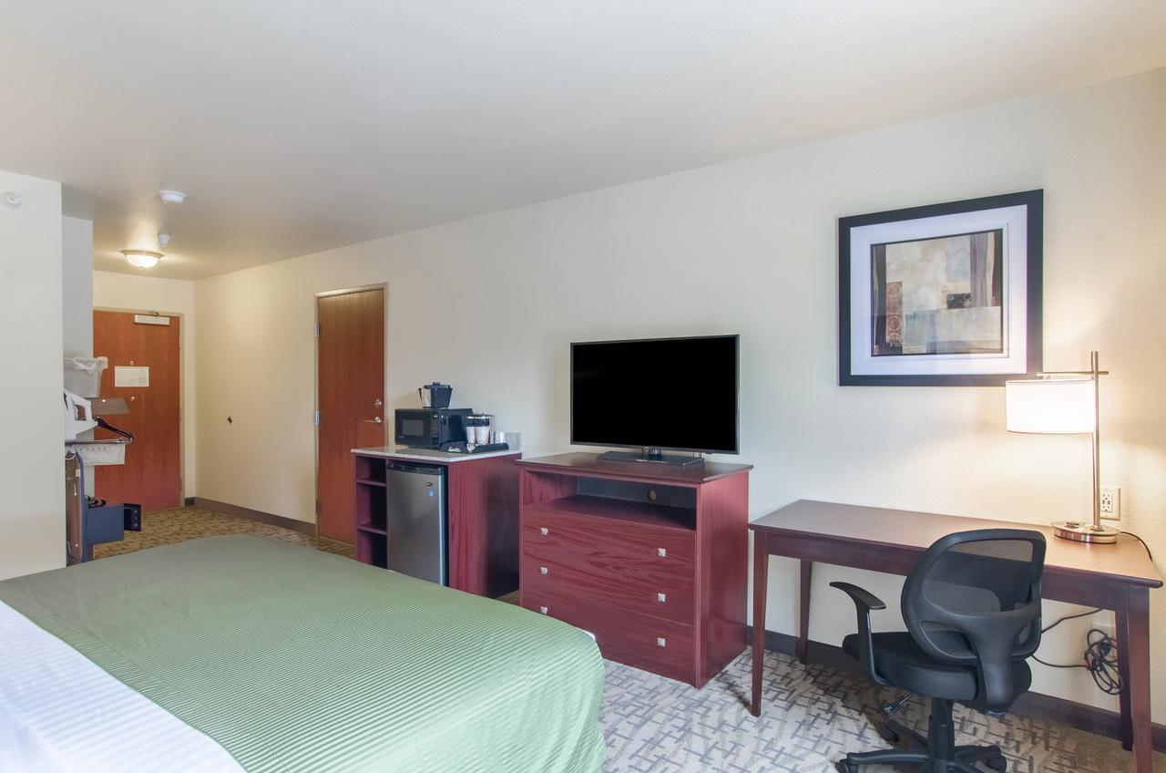 Cobblestone Inn & Suites - Guernsey Bagian luar foto