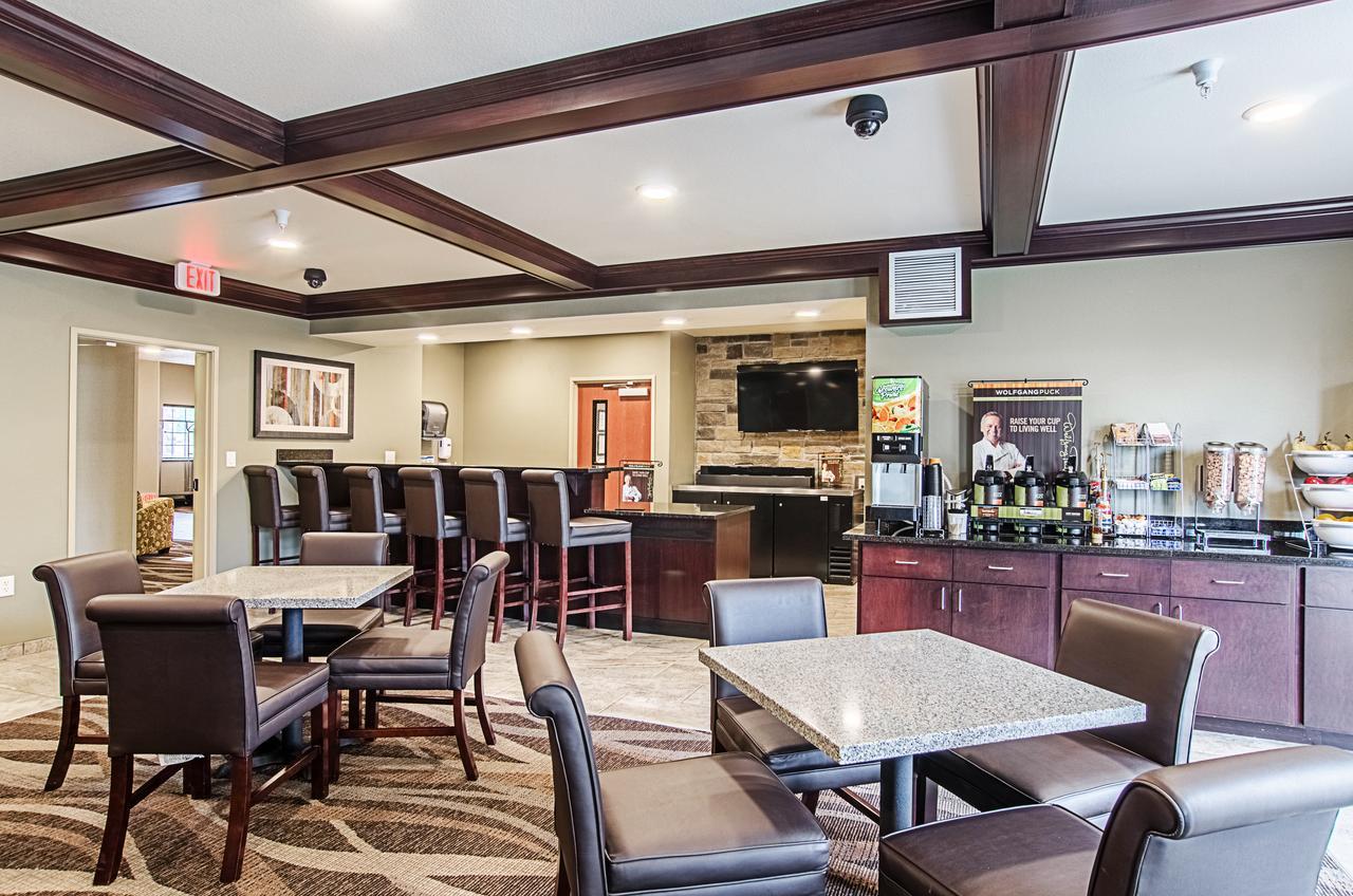 Cobblestone Inn & Suites - Guernsey Bagian luar foto