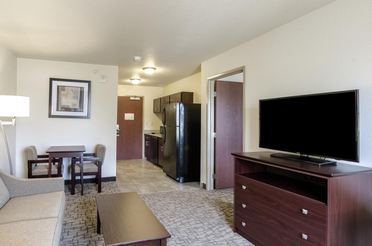 Cobblestone Inn & Suites - Guernsey Bagian luar foto