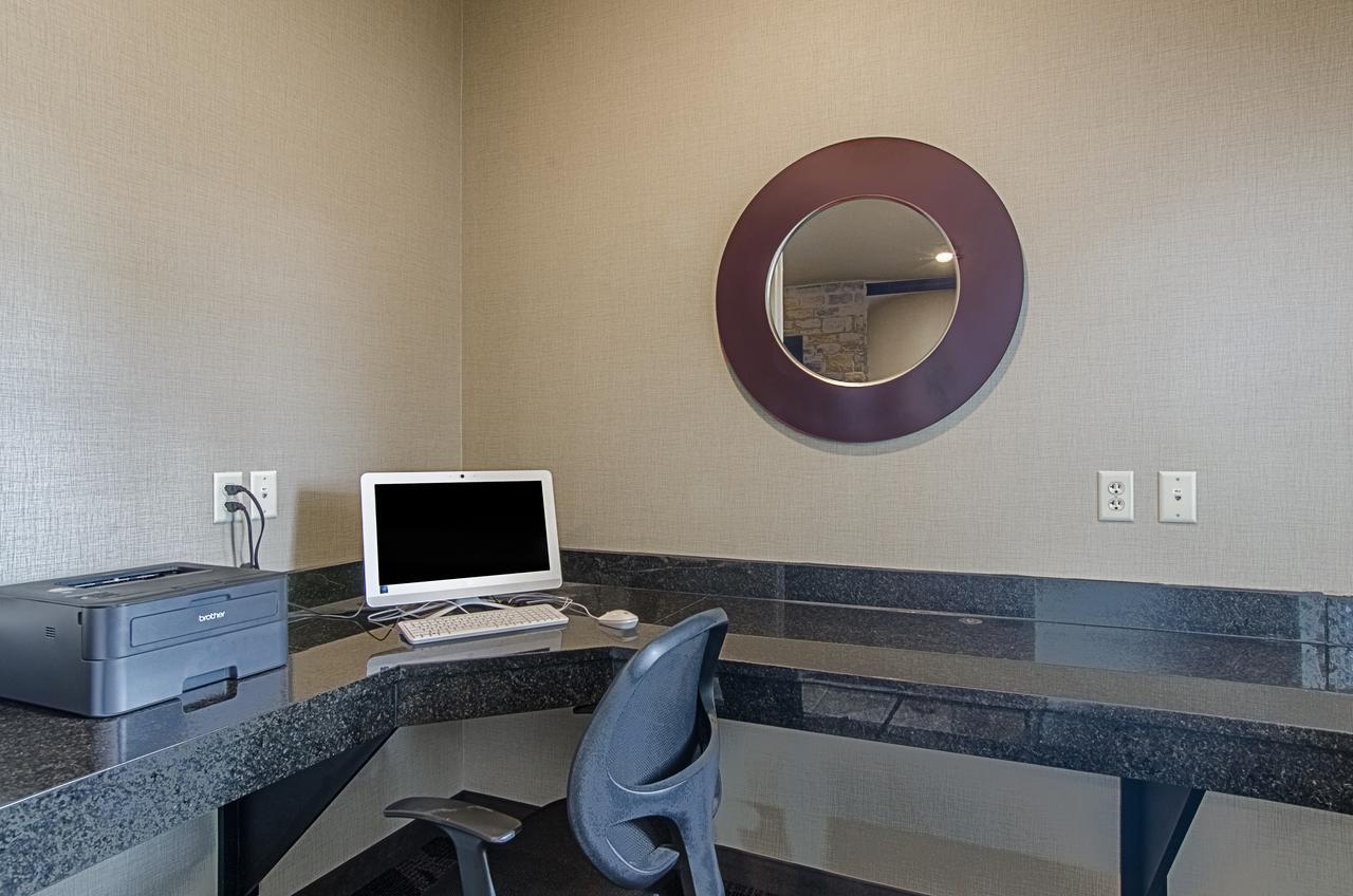 Cobblestone Inn & Suites - Guernsey Bagian luar foto